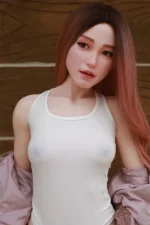 SiQ157-Hannah-upper-body-showcase-4