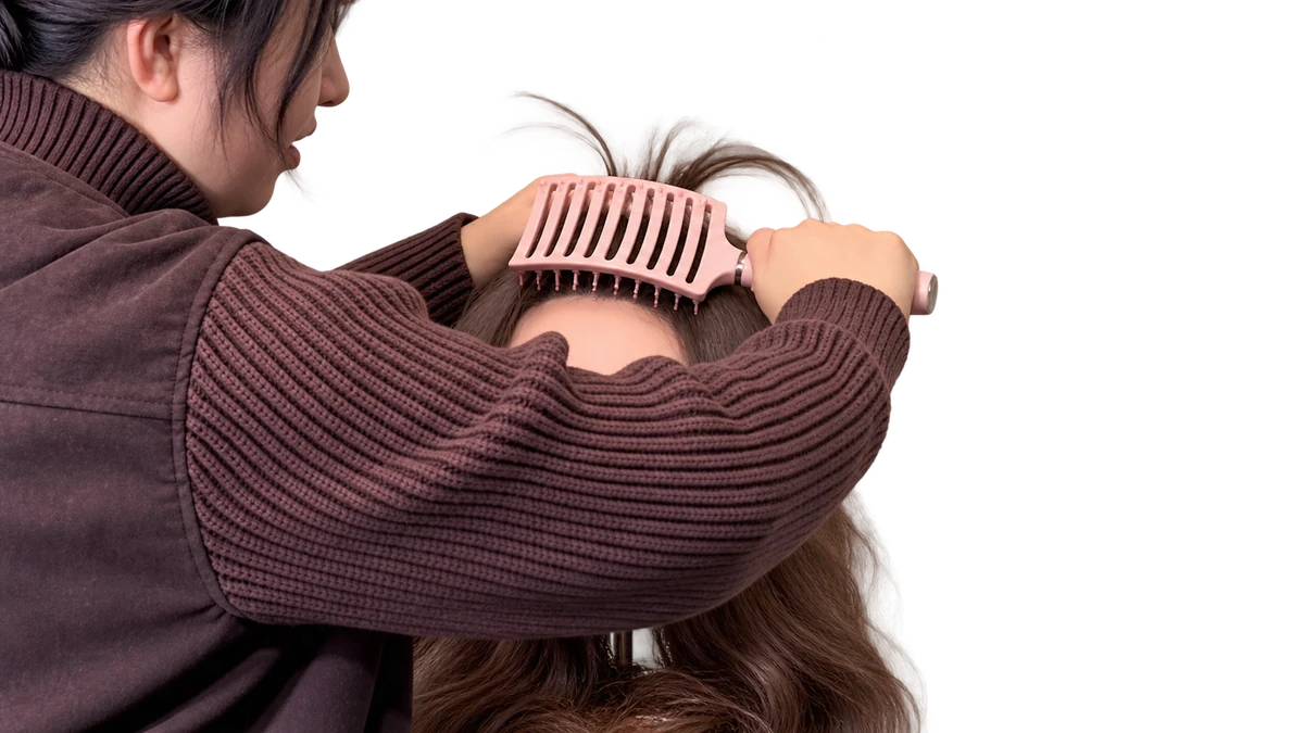 Arrange the hair at the roots